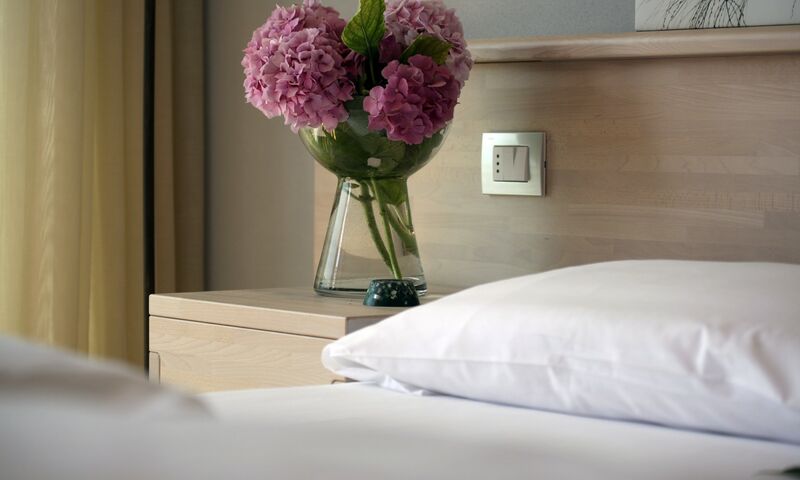 Luminose e accoglienti, con balcone che regala una vista unica sul Lago di Garda e sul Castello di Malcesine.