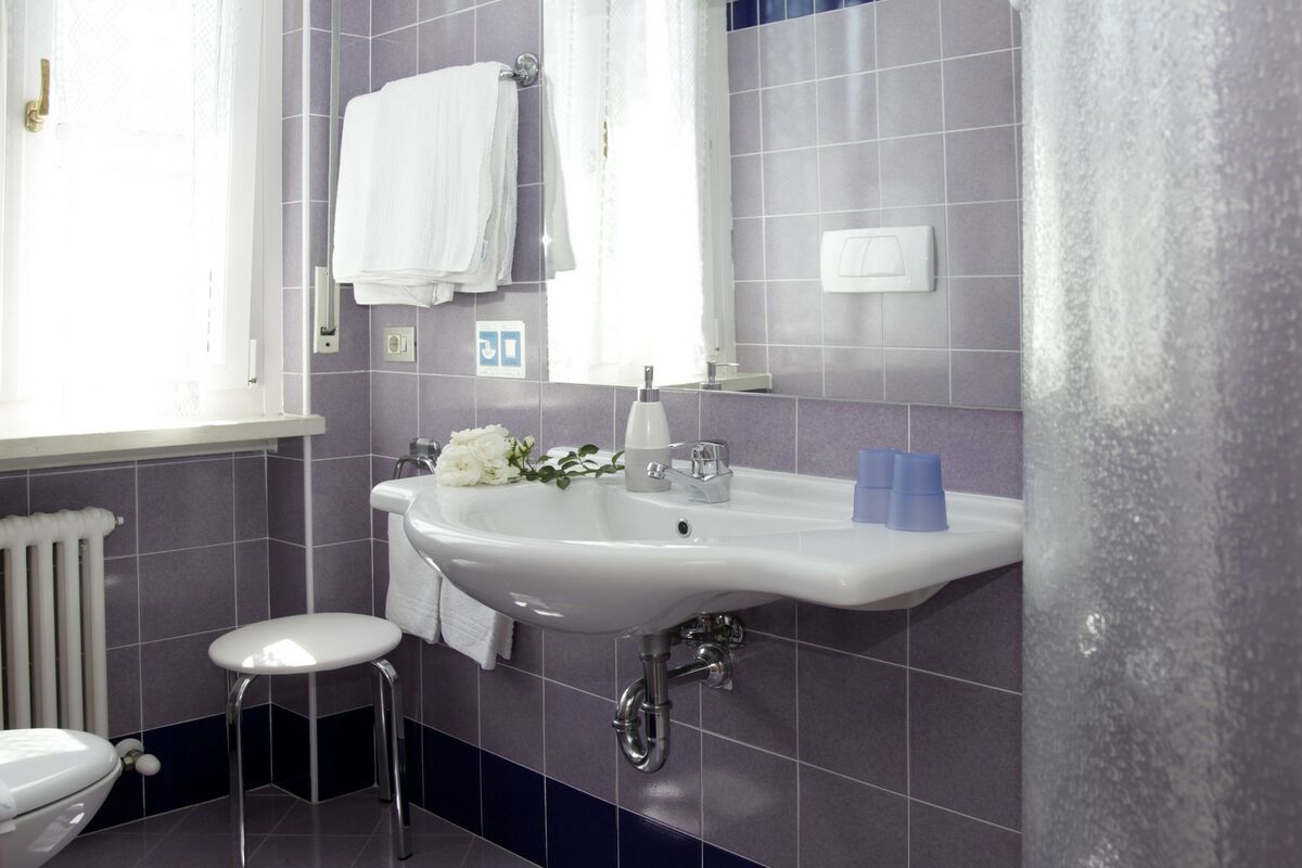 Superior Rooms | Eleganti e confortevoli, con balcone affacciato sul giardino e arredi in armonia con l’ambiente naturale della struttura. 