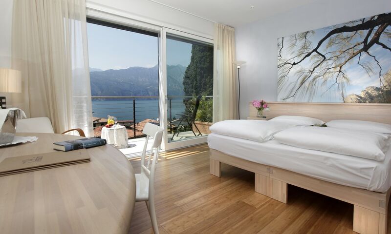 Realizzate con principi di bioedilizia e design ispirato al Feng Shui, offrono un riposo rigenerante in armonia con la natura. I materiali naturali e l'attenzione ai dettagli creano un'atmosfera di benessere autentico.